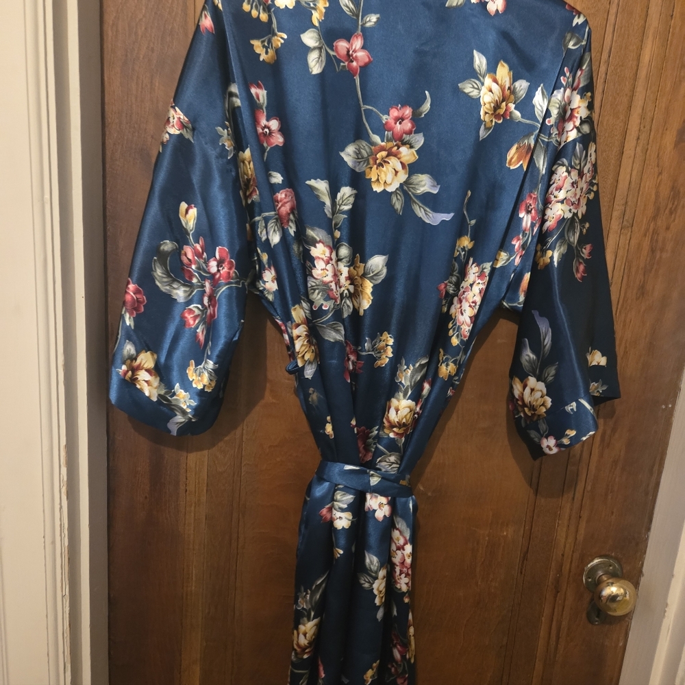 Inner Most Floral Robe- Size Large - Picture 5 of 5